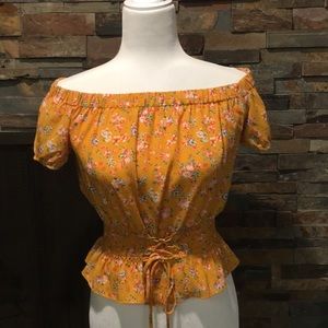 3/$30 NWT SUPER CUTE CROP TOP